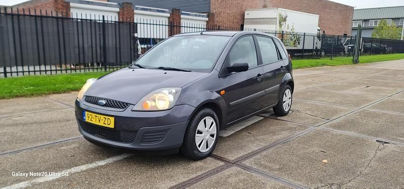Occasion Ford Fiesta Cool & Sound Edition 2007 Grijs (metallic) Hatchback