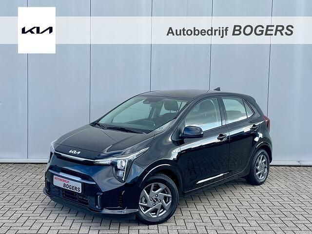 Zwart Occasion 2025 Kia Picanto Hatchback | € 21.880 (Eerlijke prijs) - Afbeelding 1/4
