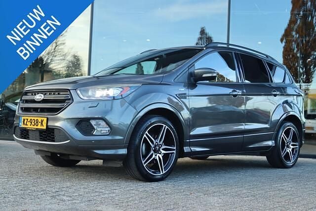 Grijs Gebruikt 2017 Ford Kuga ST-Line SUV | € 14.450 (Eerlijke prijs) - Afbeelding 1/4