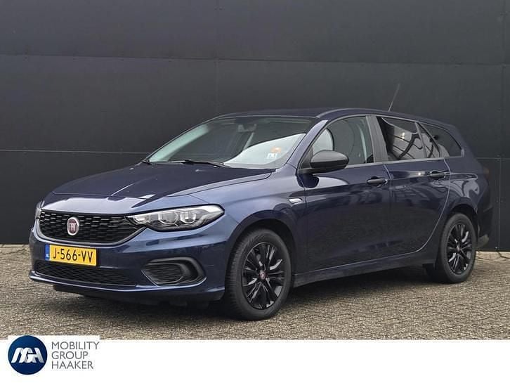Blauw Occasion 2020 Fiat Tipo Street Stationwagen | € 11.900 (Iets duurder) - Afbeelding 1/4