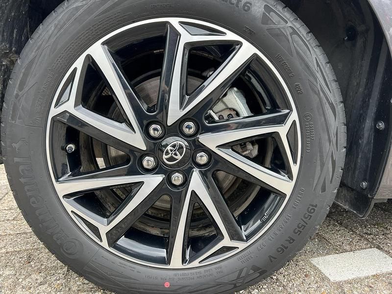 Occasion Toyota Yaris Hybrid Style 92 PK (67 kW) 2024 Grijs Hatchback