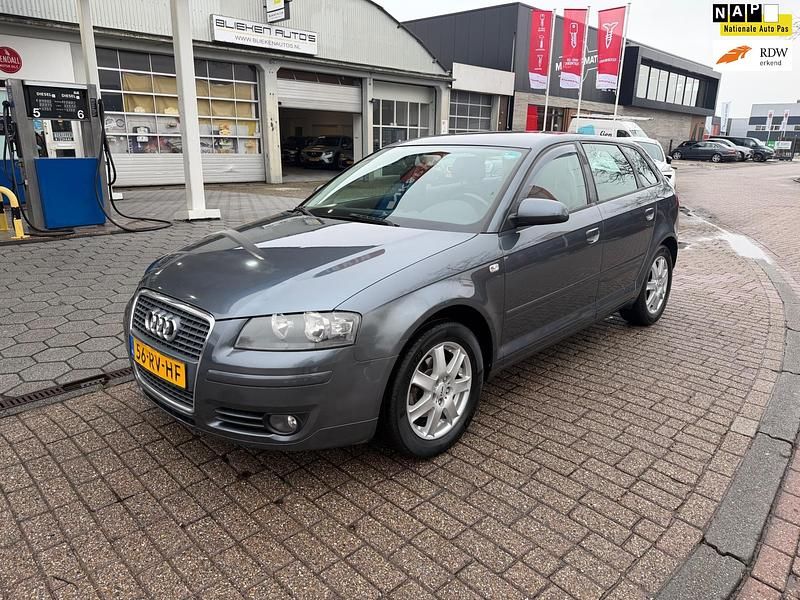 Grijs Occasion 2005 Audi A3 Attraction Hatchback | € 1.250 (Super prijs) - Afbeelding 1/4
