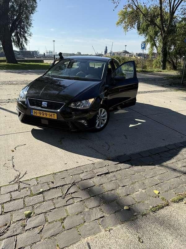 Zwart Gebruikt 2019 Seat Ibiza Reference Hatchback | € 11.750 (Eerlijke prijs) - Afbeelding 1/4