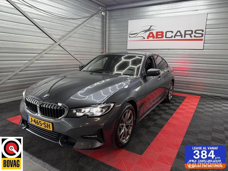 Grijs Gebruikt 2020 BMW 318 Executive Sedan | € 23.750 (Super prijs) - Afbeelding 1/4