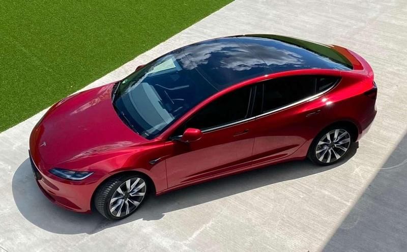 Rood Gebruikt 2024 Tesla Model 3 RWD Sedan | € 36.499 - Afbeelding 1/4