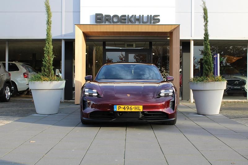 Occasion Porsche Taycan 2022 Rood Stationwagen