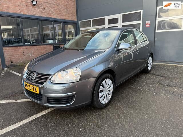 Grijs Occasion 2008 VW Jetta Comfortline Sedan | € 3.250 (Eerlijke prijs) - Afbeelding 1/4