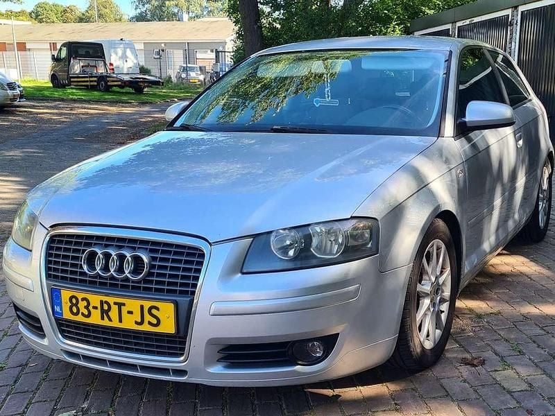Grijs Gebruikt 2005 Audi A3 Attraction Hatchback | € 1.500 (Eerlijke prijs) - Afbeelding 1/4