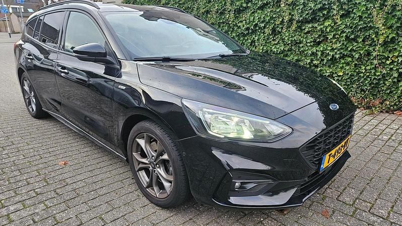 Zwart (metallic) Gebruikt 2021 Ford Focus Business Edition Stationwagen | € 15.500 (Goede deal) - Afbeelding 1/4