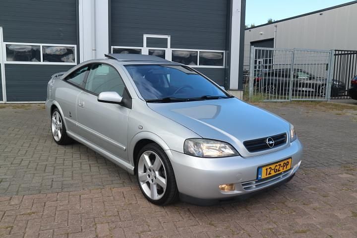 Occasion Opel Astra 191 PK (140 kW) 2001 Grijs Coupé