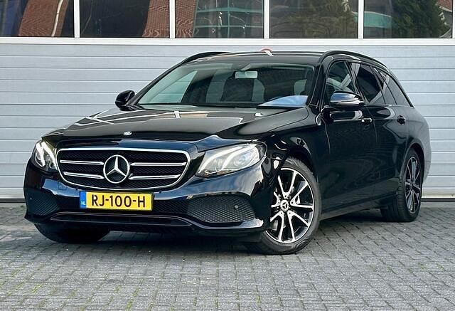 Zwart Gebruikt 2017 Mercedes 220 AMG line Stationwagen | € 19.995 - Afbeelding 1/4