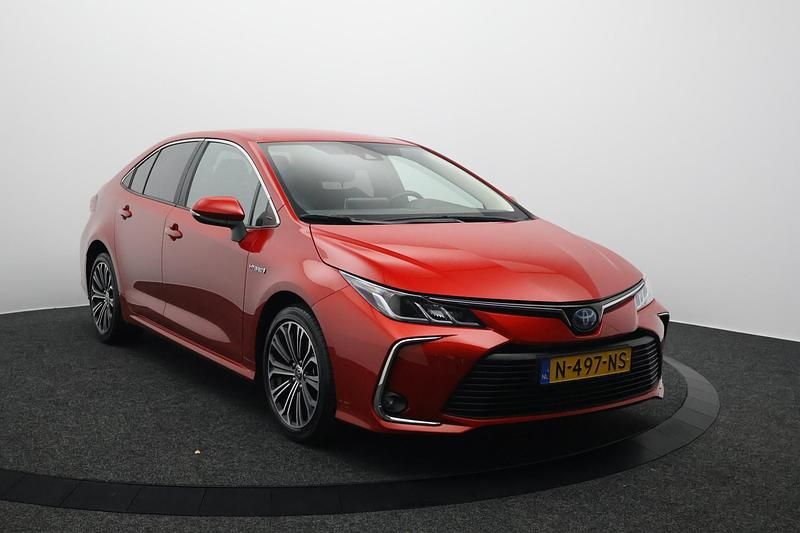 Occasion Toyota Corolla 2021 Rood Sedan