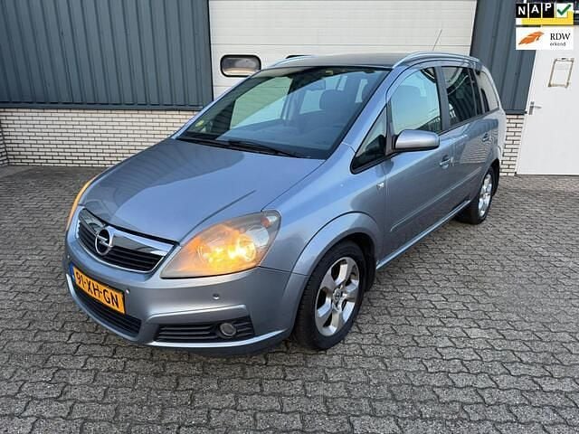 Grijs (metallic) Gebruikt 2007 Opel Zafira MPV | € 3.250 (Iets duurder) - Afbeelding 1/4