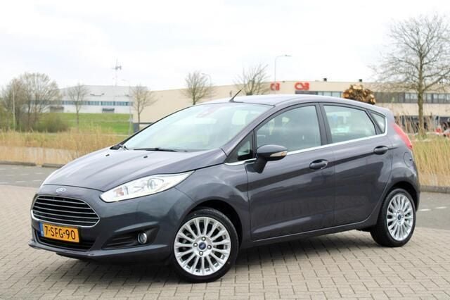 Occasion Ford Fiesta Titanium 101 PK (74 kW) 2013 Grijs Hatchback