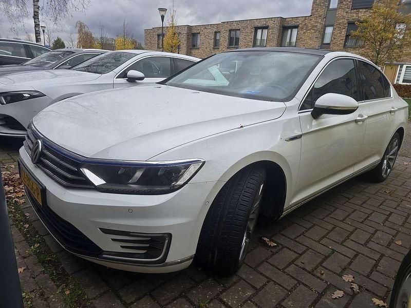 Occasion 2016 VW Passat GTE Sedan | € 13.500 (Eerlijke prijs) - Afbeelding 1/4