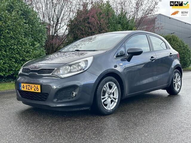 Grijs Gebruikt 2015 Kia Rio 2 Hatchback | € 5.250 (Eerlijke prijs) - Afbeelding 1/4