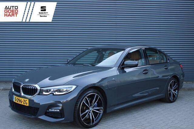 Grijs Gebruikt 2020 BMW 330 M Sport Sedan | € 29.895 (Eerlijke prijs) - Afbeelding 1/4