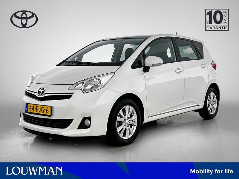 Wit Gebruikt 2011 Toyota Verso-S MPV | € 9.945 (Eerlijke prijs) - Afbeelding 1/4