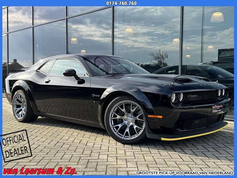 Zwart Nieuw 2025 Dodge Challenger Coupé | € 285.631 - Afbeelding 1/4