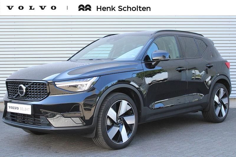 Zwart Gebruikt 2023 Volvo XC40 Plus SUV | € 44.950 (Iets duurder) - Afbeelding 1/4