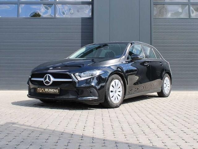 Zwart Gebruikt 2021 Mercedes A160 Sedan | € 19.900 (Super prijs) - Afbeelding 1/4