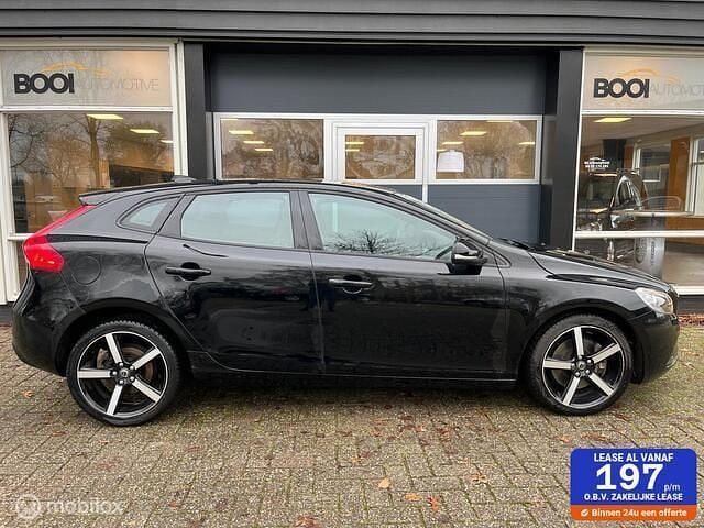 Zwart Gebruikt 2017 Volvo V40 Hatchback | € 11.950 (Super prijs) - Afbeelding 1/4