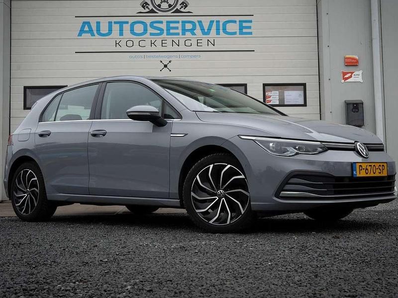 Grijs Occasion 2020 VW Golf VIII Style Stationwagen | € 22.950 (Eerlijke prijs) - Afbeelding 1/4