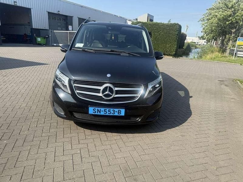 Zwart Gebruikt 2016 Mercedes V220 MPV | € 28.000 (Duur) - Afbeelding 1/4