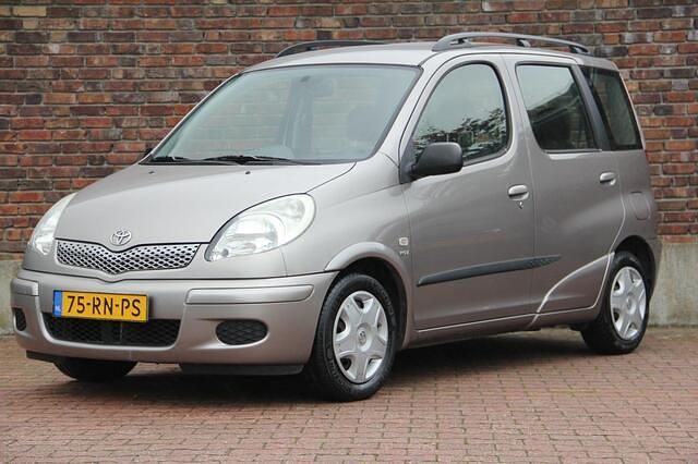 Grijs Gebruikt 2005 Toyota Yaris Verso Terra MPV | € 2.985 (Eerlijke prijs) - Afbeelding 1/4