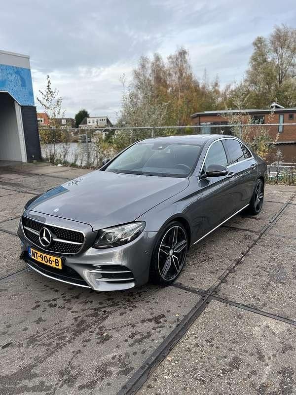 Grijs Occasion 2016 Mercedes E200 Prestige Sedan | € 25.500 (Iets duurder) - Afbeelding 1/4