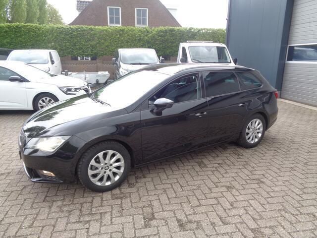 Zwart Gebruikt 2017 Seat Leon ST CONNECT Stationwagen | € 10.995 (Eerlijke prijs) - Afbeelding 1/4
