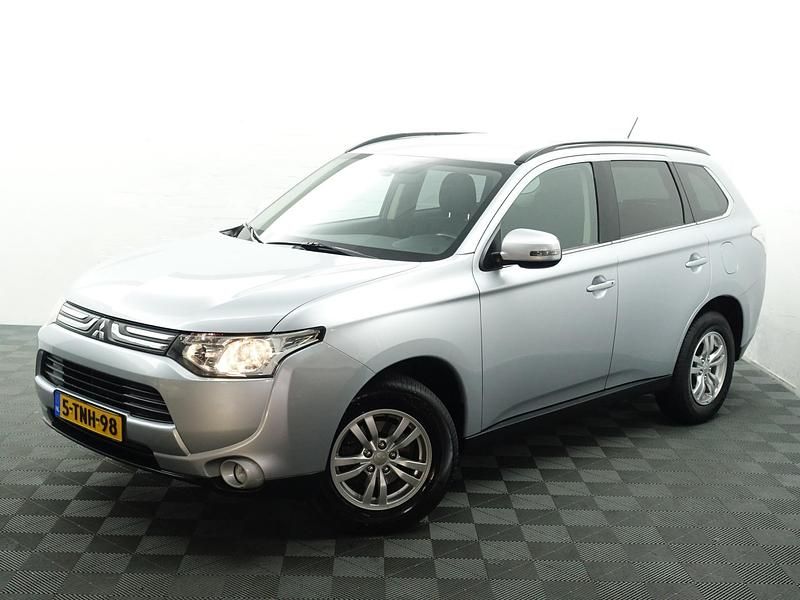 Occasion Mitsubishi Outlander Intense 150 PK (110 kW) 2014 Grijs SUV