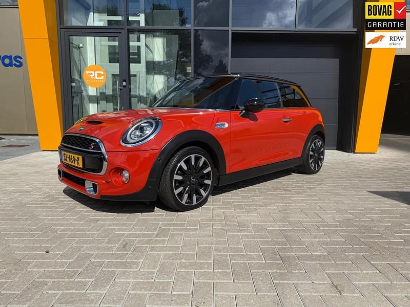 Oranje Gebruikt 2018 Mini Cooper S Chili Hatchback | € 18.950 (Eerlijke prijs) - Afbeelding 1/4