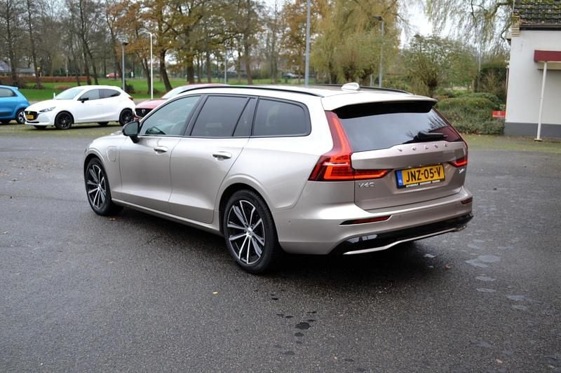 Occasion Volvo V60 Plus 253 PK (186 kW) 2025 Beige Stationwagen