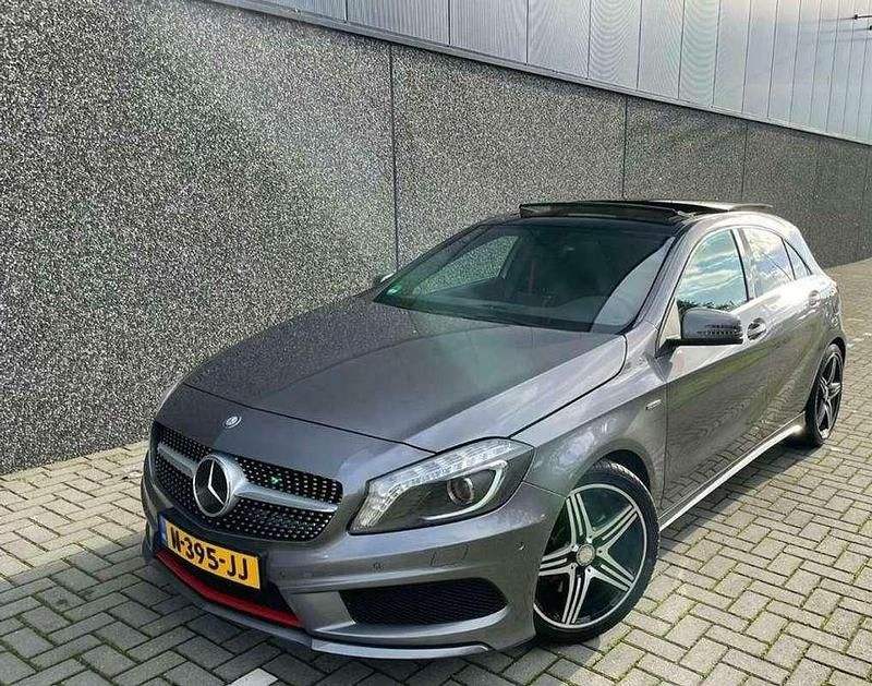 Grijs Gebruikt 2014 Mercedes A250 AMG Sedan | € 13.200 (Eerlijke prijs) - Afbeelding 1/4