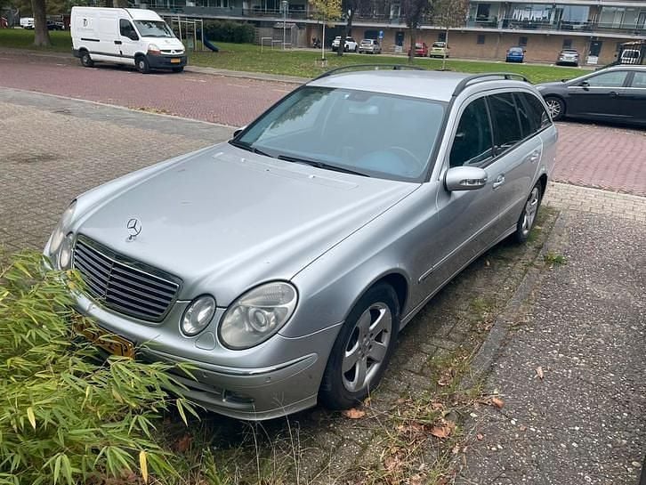Gebruikt 2005 Mercedes E200 Stationwagen | € 1.950 - Afbeelding 1/4