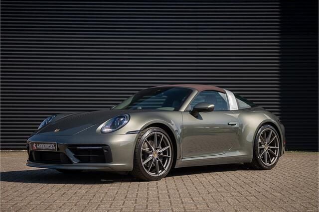 Groen, metallic lak Gebruikt 2021 Porsche 911 Targa 4 Sport Cabriolet | € 159.995 - Afbeelding 1/4