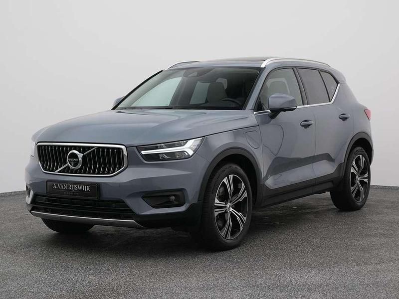 Grijs (metallic) Occasion 2021 Volvo XC40 Inscription SUV | € 29.750 (Super prijs) - Afbeelding 1/4