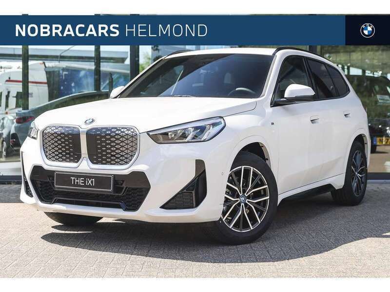 Wit Nieuw 2025 BMW iX1 M Sport SUV | € 53.053 (Super prijs) - Afbeelding 1/4