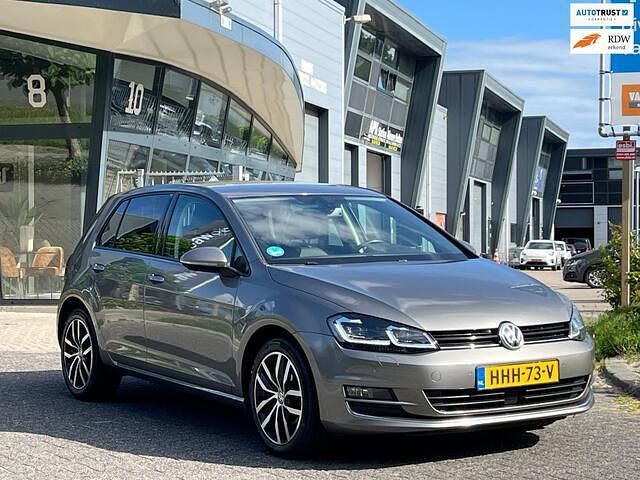 Grijs Occasion 2015 VW Golf VII Highline Hatchback | € 14.250 (Duur) - Afbeelding 1/4