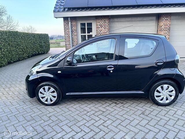 Occasion Toyota Aygo 68 PK (50 kW) 2012 Zwart Hatchback
