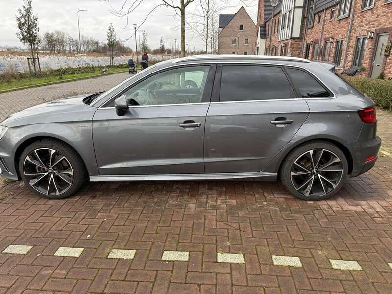 Grijs Gebruikt 2015 Audi A3 Sportback e-tron Sedan | € 14.250 (Eerlijke prijs) - Afbeelding 1/4