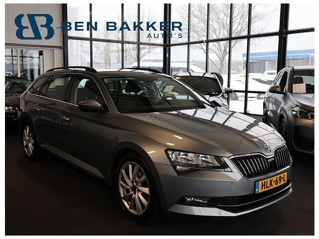 Grijs (metallic) Occasion 2017 Skoda Superb Style Stationwagen | € 18.900 (Eerlijke prijs) - Afbeelding 1/4