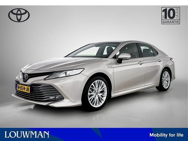 Bruin metallic Gebruikt 2020 Toyota Camry Executive Sedan | € 32.900 - Afbeelding 1/4