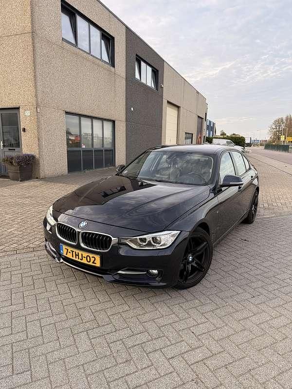 Blauw Gebruikt 2014 BMW 316 Executive Sedan | € 12.400 (Goede deal) - Afbeelding 1/4