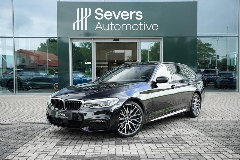 Zwart Gebruikt 2019 BMW 540 Executive Stationwagen | € 40.788 (Goede deal) - Afbeelding 1/4