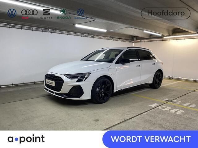 Wit Nieuw 2024 Audi A3 Sportback S-Line Hatchback | € 47.849 - Afbeelding 1/3