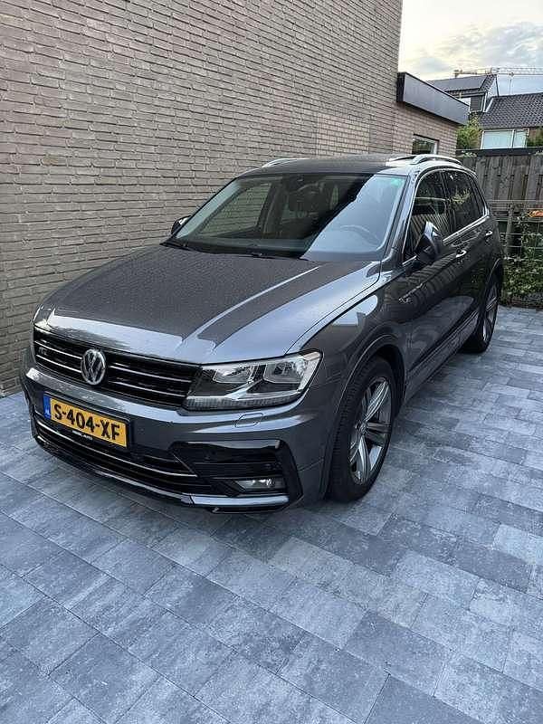 Grijs Gebruikt 2017 VW Tiguan R-line SUV | € 23.495 (Eerlijke prijs) - Afbeelding 1/4