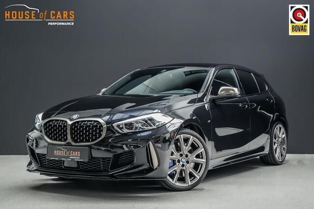 Zwart Gebruikt 2019 BMW M135 Executive Hatchback | € 34.995 (Eerlijke prijs) - Afbeelding 1/4