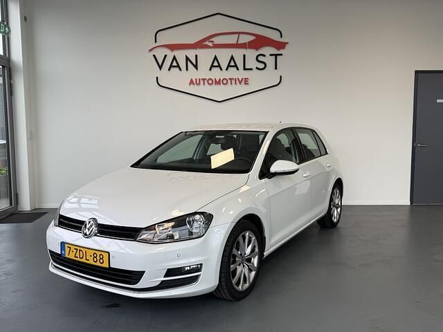 Wit Occasion 2014 VW Golf VII Edition Hatchback | € 6.445 (Eerlijke prijs) - Afbeelding 1/4
